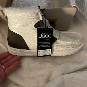 Hey Dude - Lea Fur White